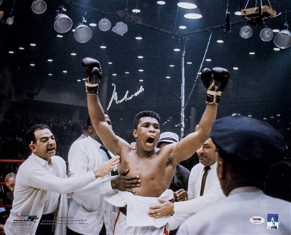 Muhammad Ali Autographed 16x20 Photograph (PSA/DNA)